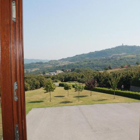 Villa Carla Castino Bagian luar foto