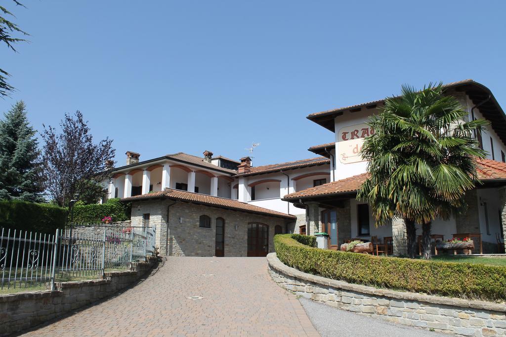 Villa Carla Castino Bagian luar foto