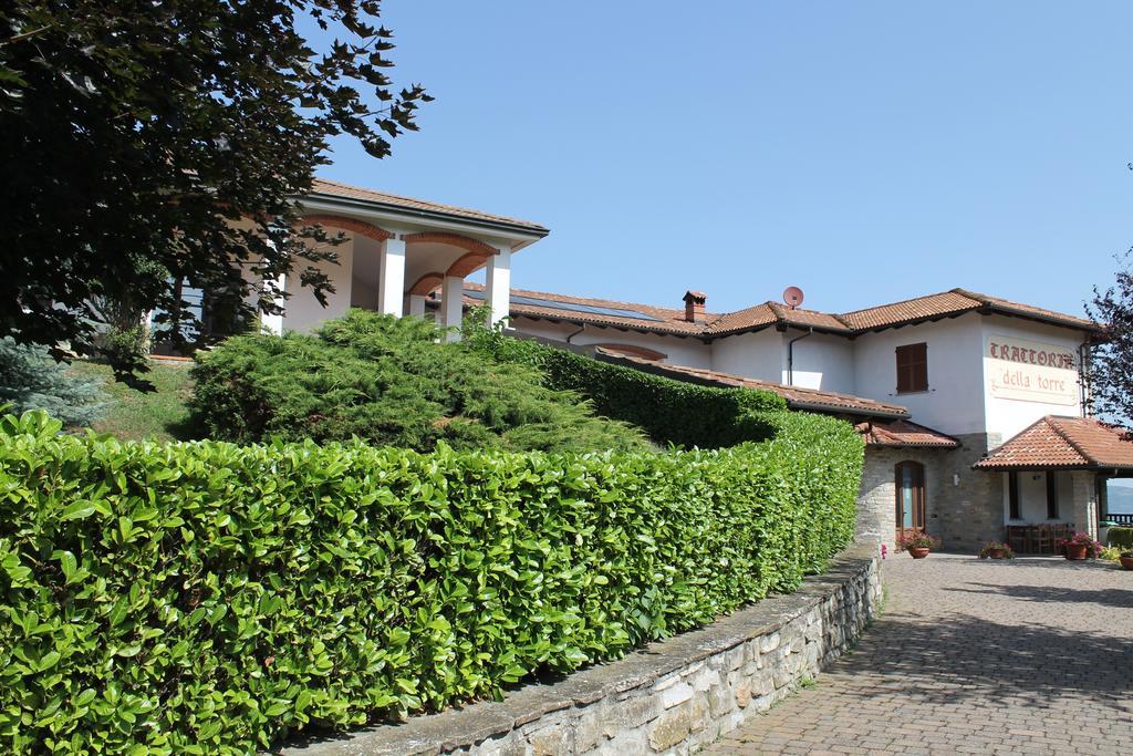 Villa Carla Castino Bagian luar foto